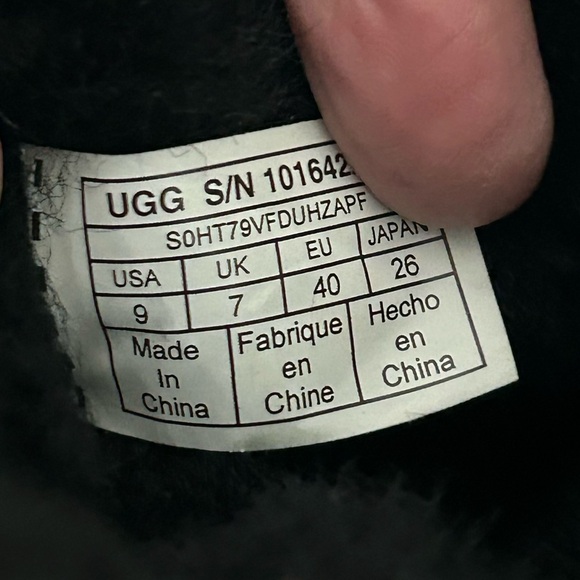 UGG mini bailey button II boots size 9 black suede - Picture 4 of 8